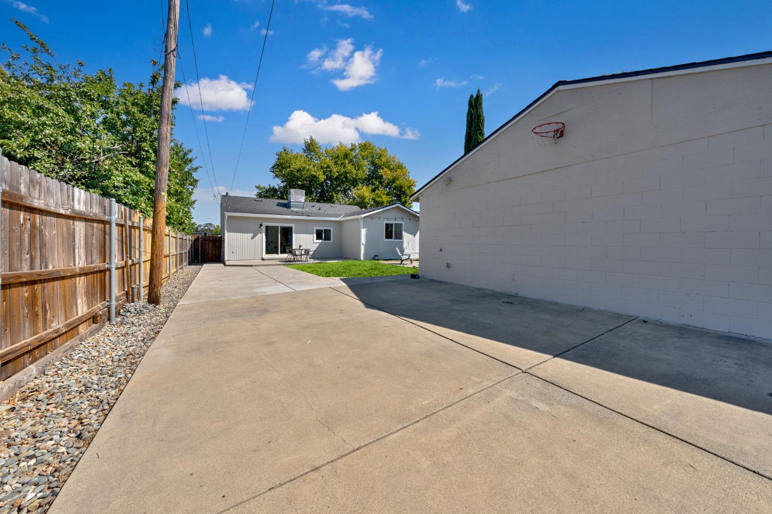 424 Stanford Avenue