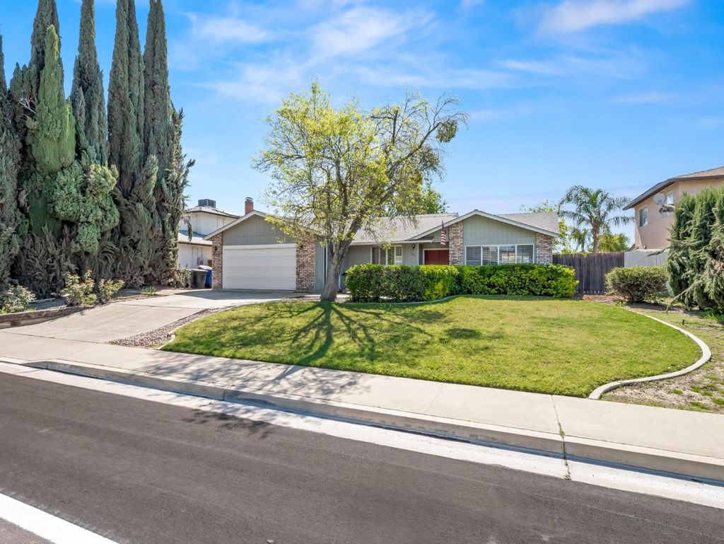 Photo of 873 Cedar Lane, Lemoore, CA 93245 (MLS # 226030371)