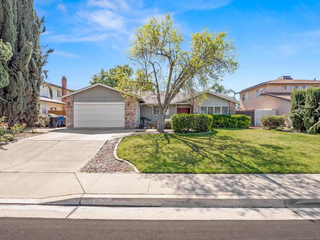 Photo of 873 Cedar Lane, Lemoore, CA 93245 (MLS # 226030371)