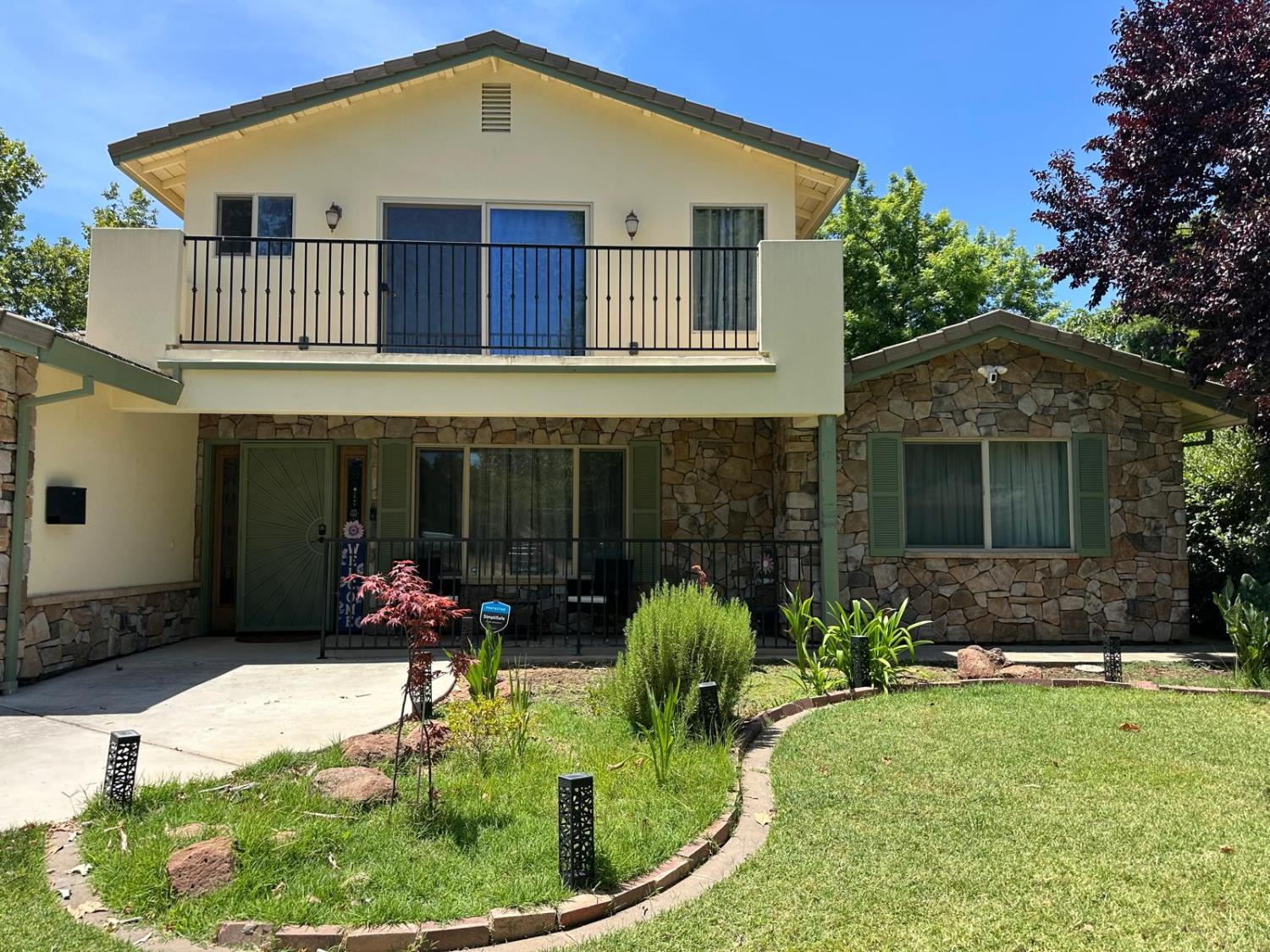 3621 W country club Lane