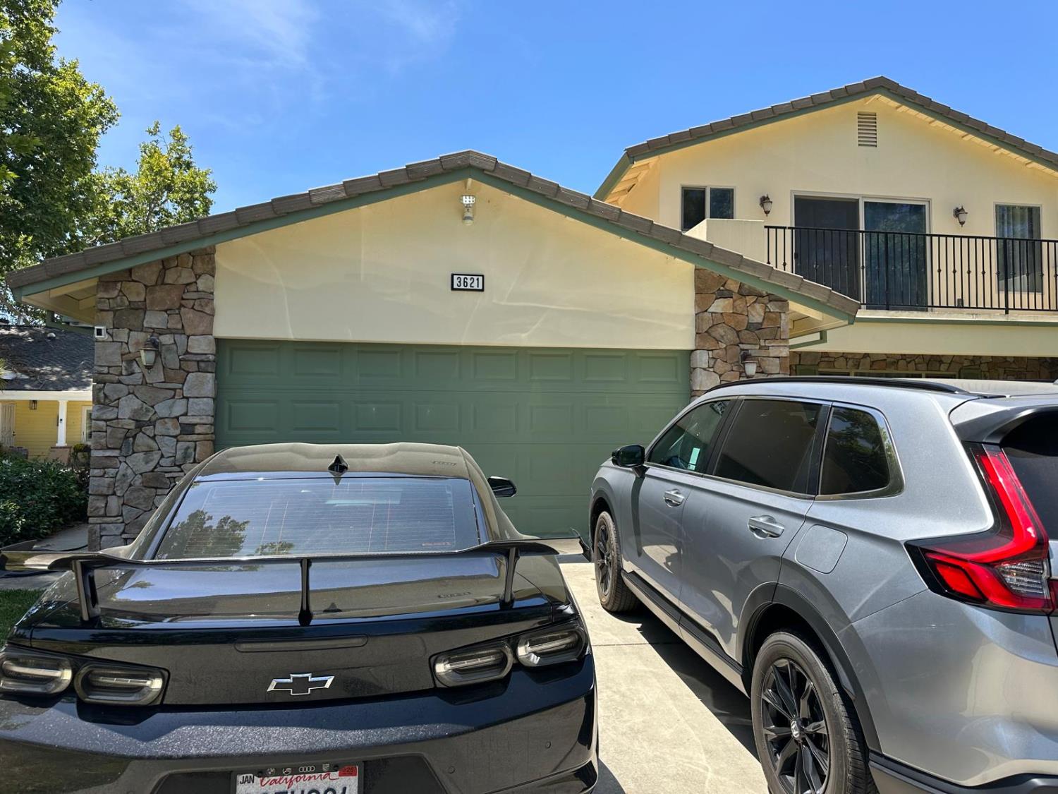 3621 W country club Lane