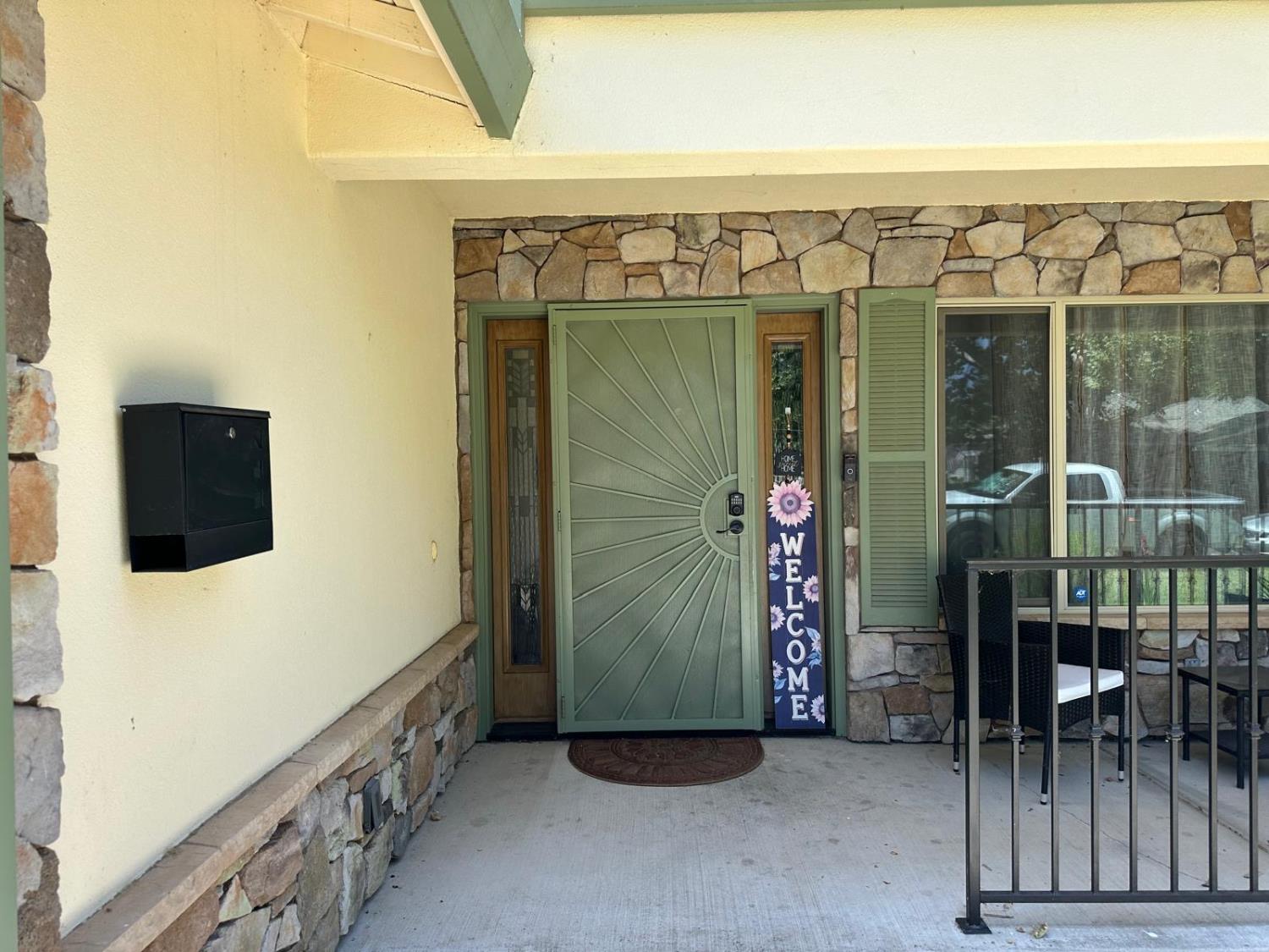 3621 W country club Lane