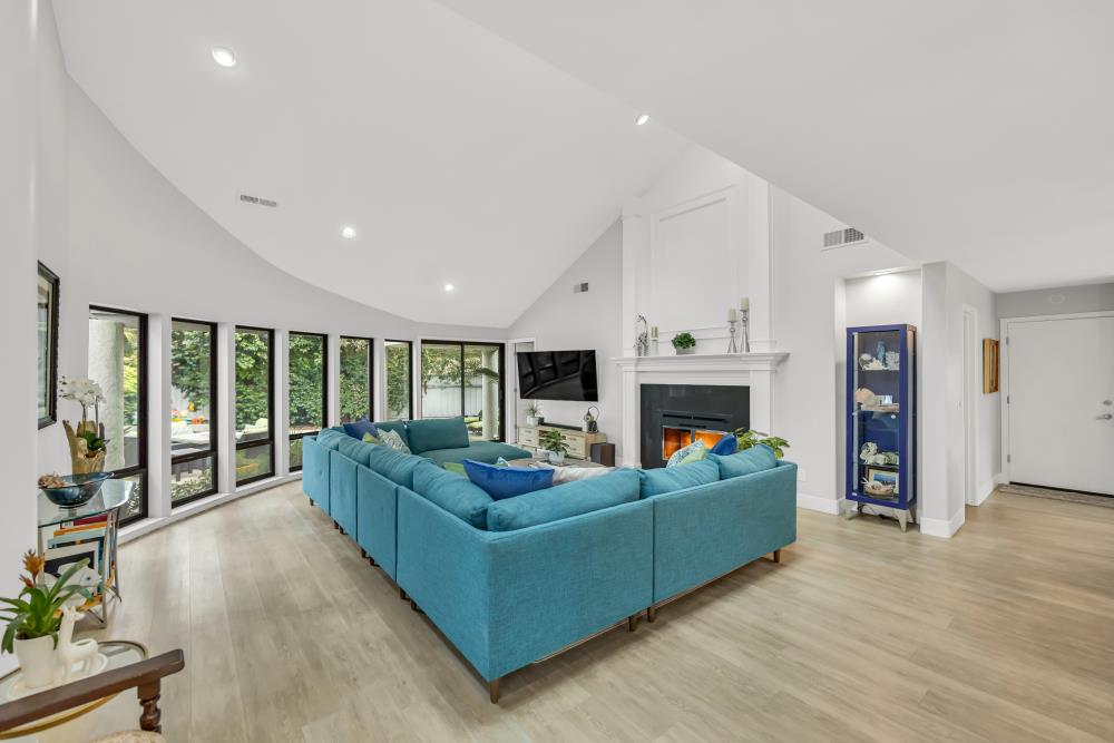 943 Shore Breeze Drive