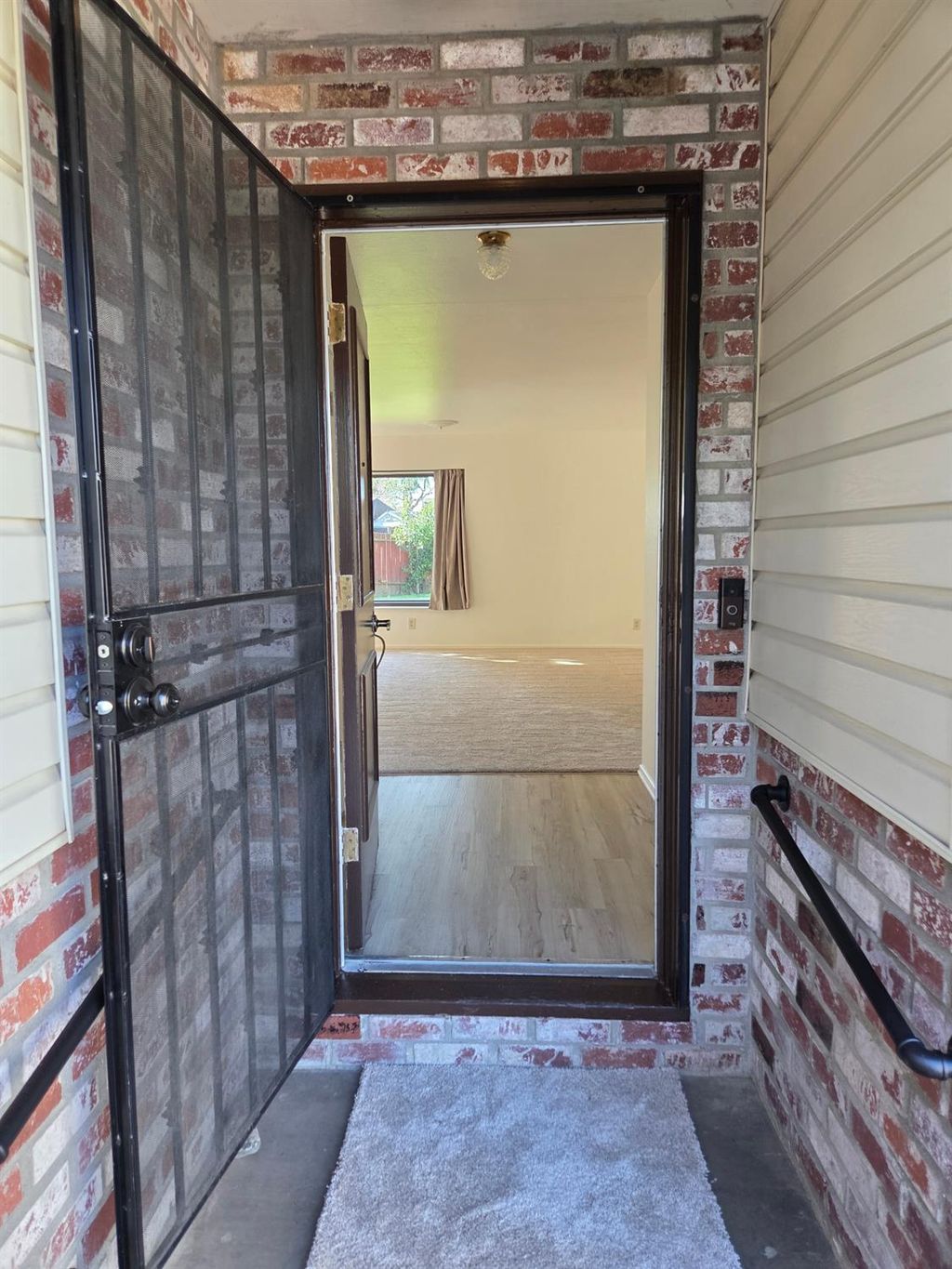 Photo of 2100 Farnsworth Way, Rancho Cordova, CA 95670 (MLS # 226032340)