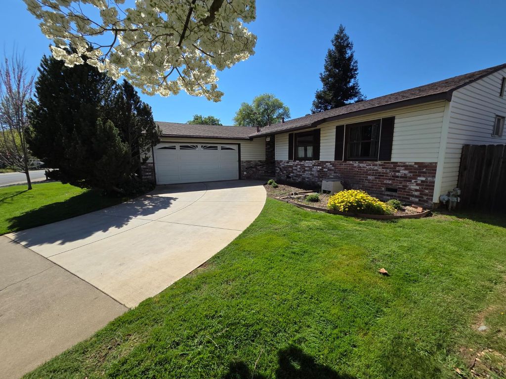 Photo of 2100 Farnsworth Way, Rancho Cordova, CA 95670 (MLS # 226032340)