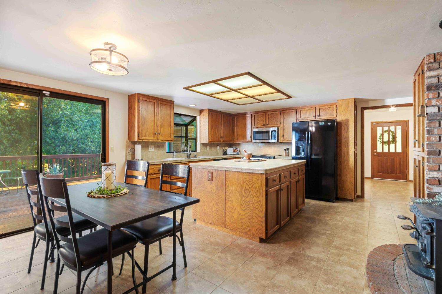 5541 Oak Leaf Circle