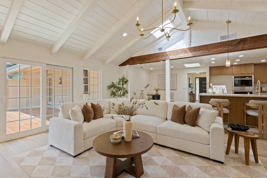 Photo of 6901 Lincoln Creek Circle, Carmichael, CA 95608 (MLS # 226047452)