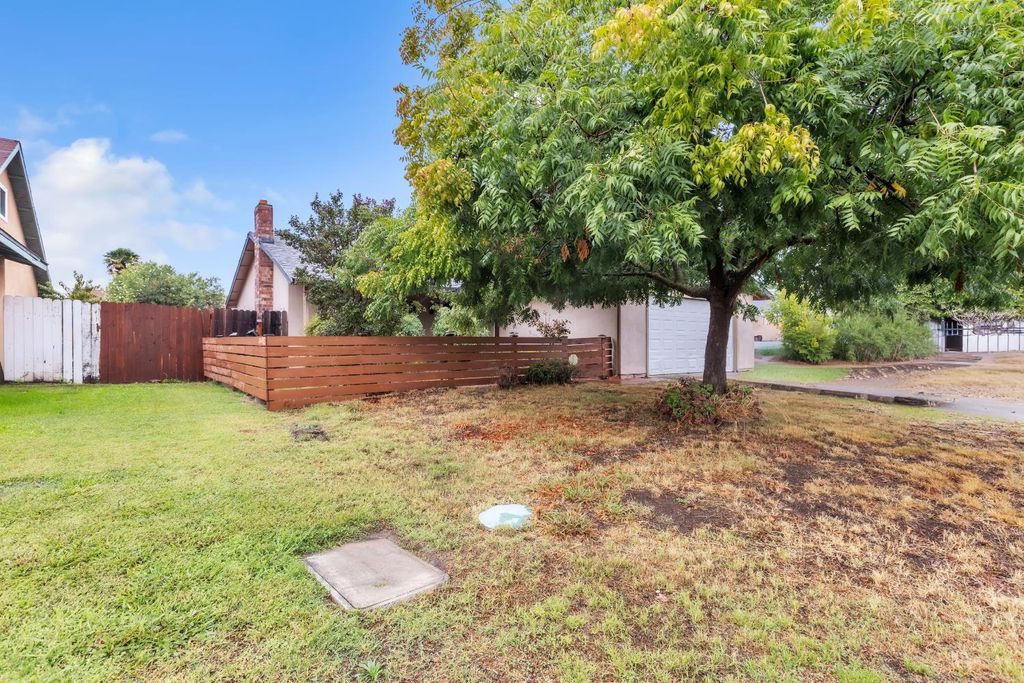 Photo of 8018 Center Parkway, Sacramento, CA 95823 (MLS # 225134538)