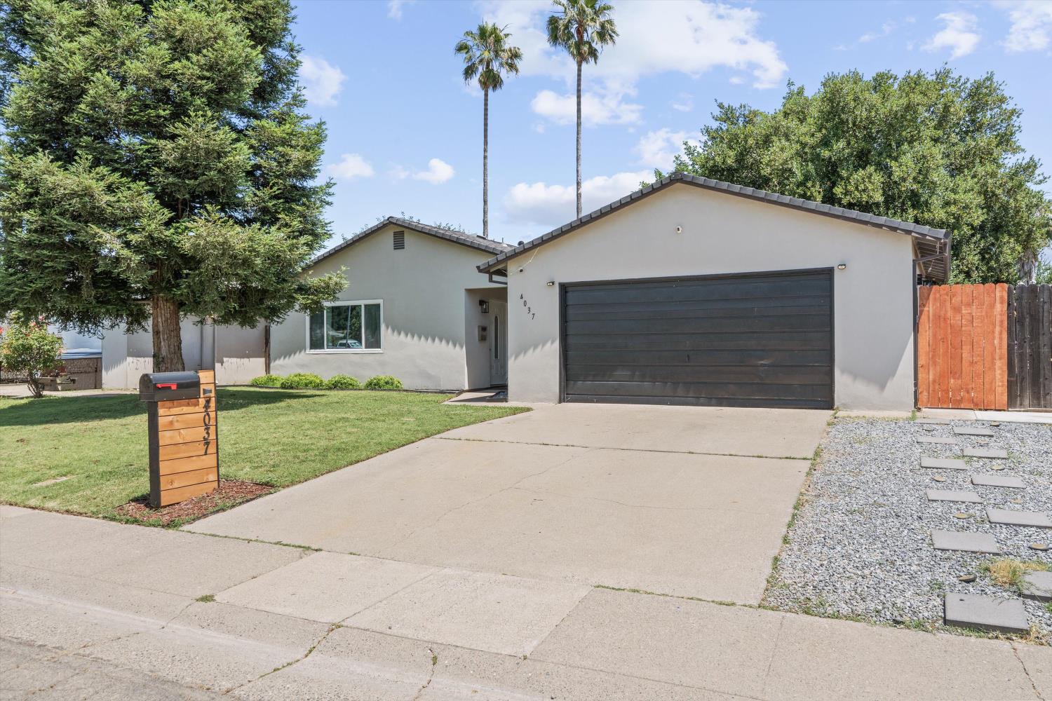 4037 Heather Hill Way