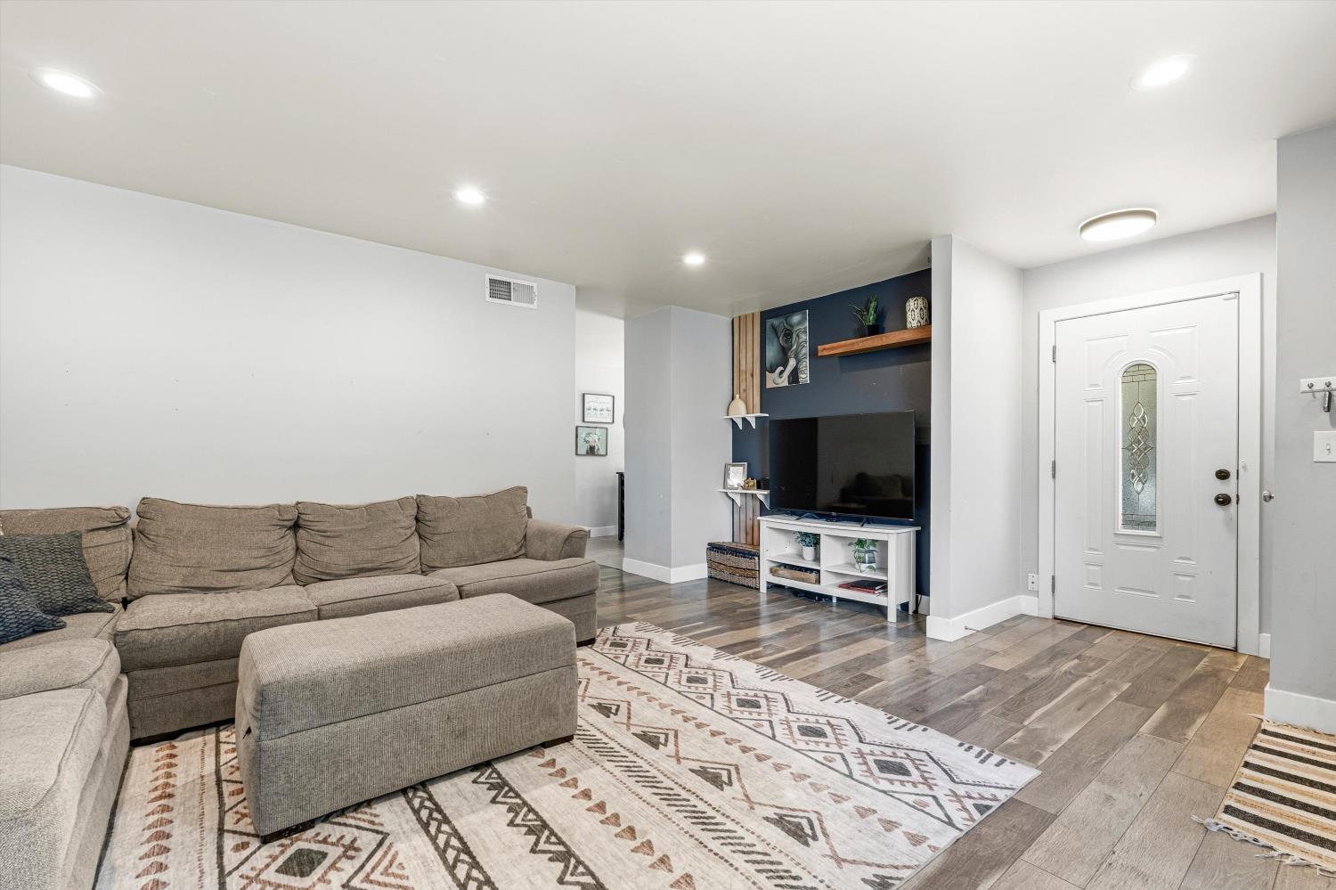 4037 Heather Hill Way