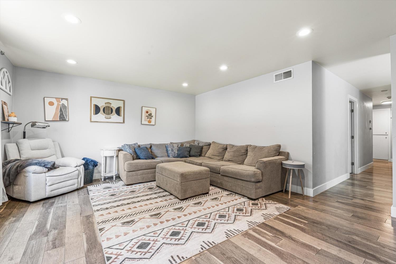 4037 Heather Hill Way
