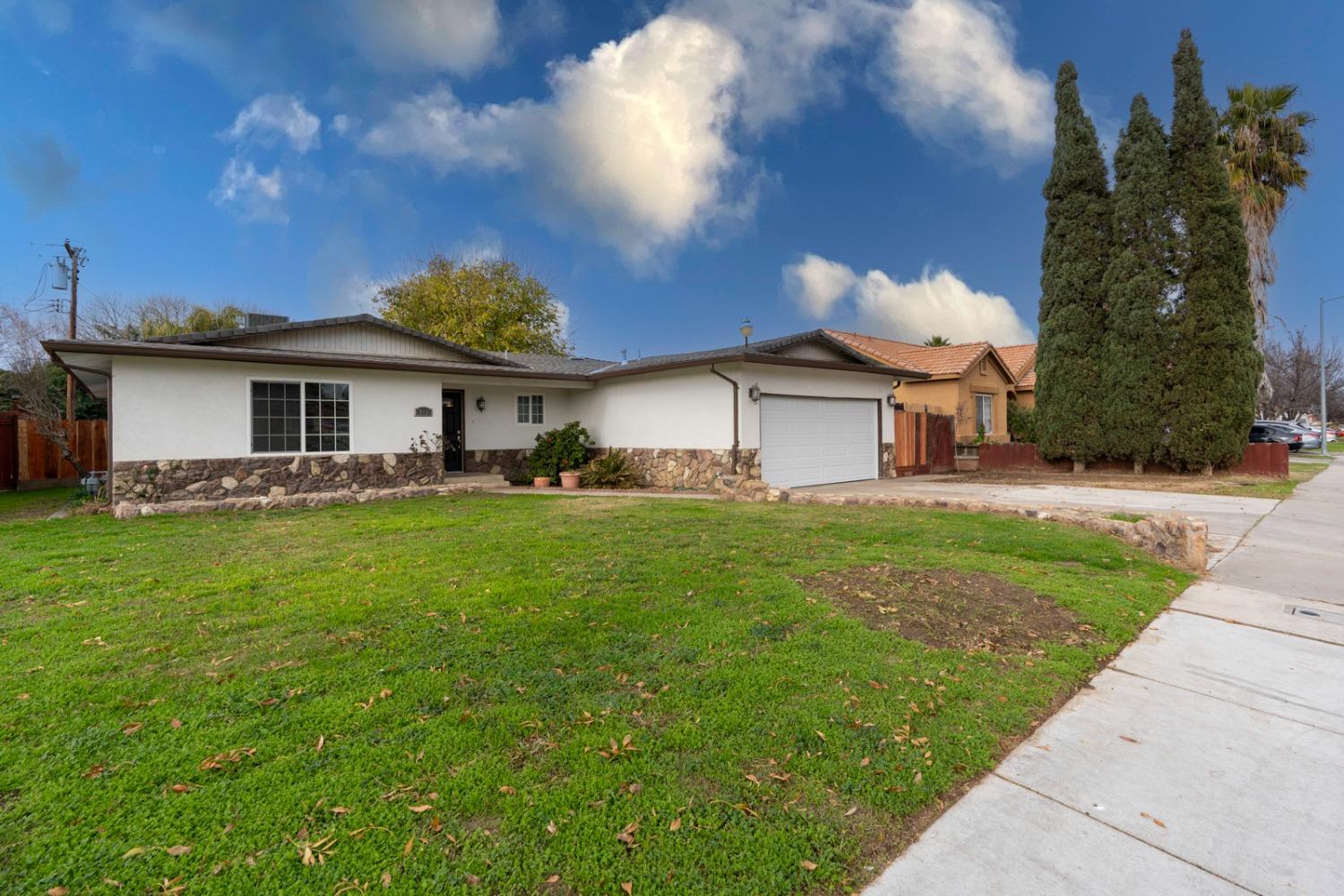 Los Banos, California 93635, United States, 3 Bedrooms Bedrooms, ,2 BathroomsBathrooms,Residential,Pending,24015