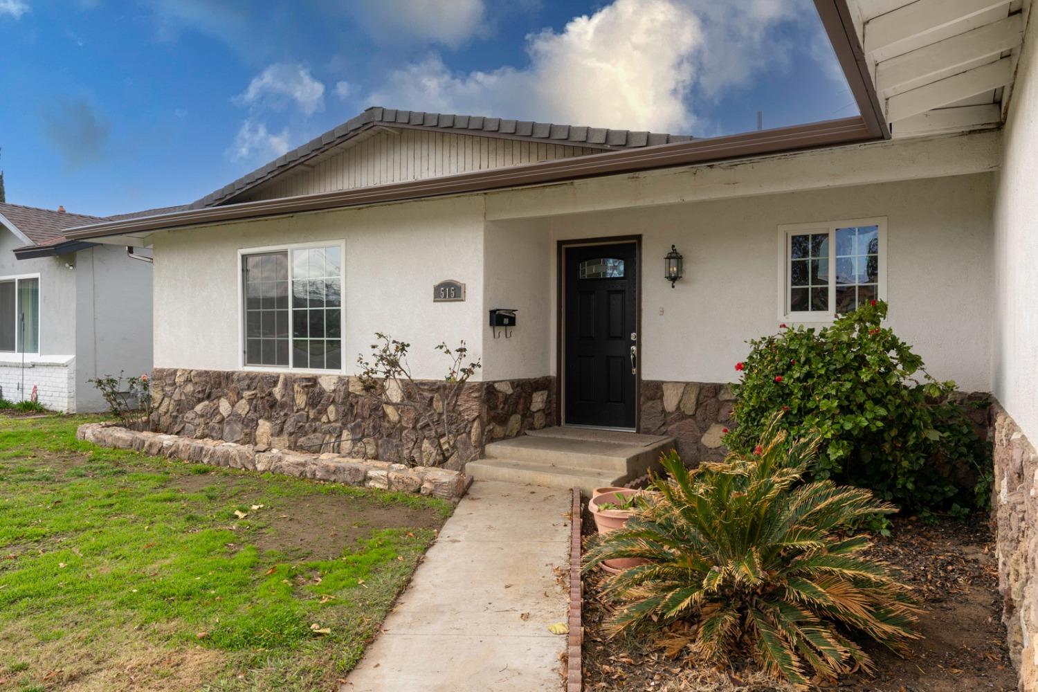 Los Banos, California 93635, United States, 3 Bedrooms Bedrooms, ,2 BathroomsBathrooms,Residential,Pending,24015