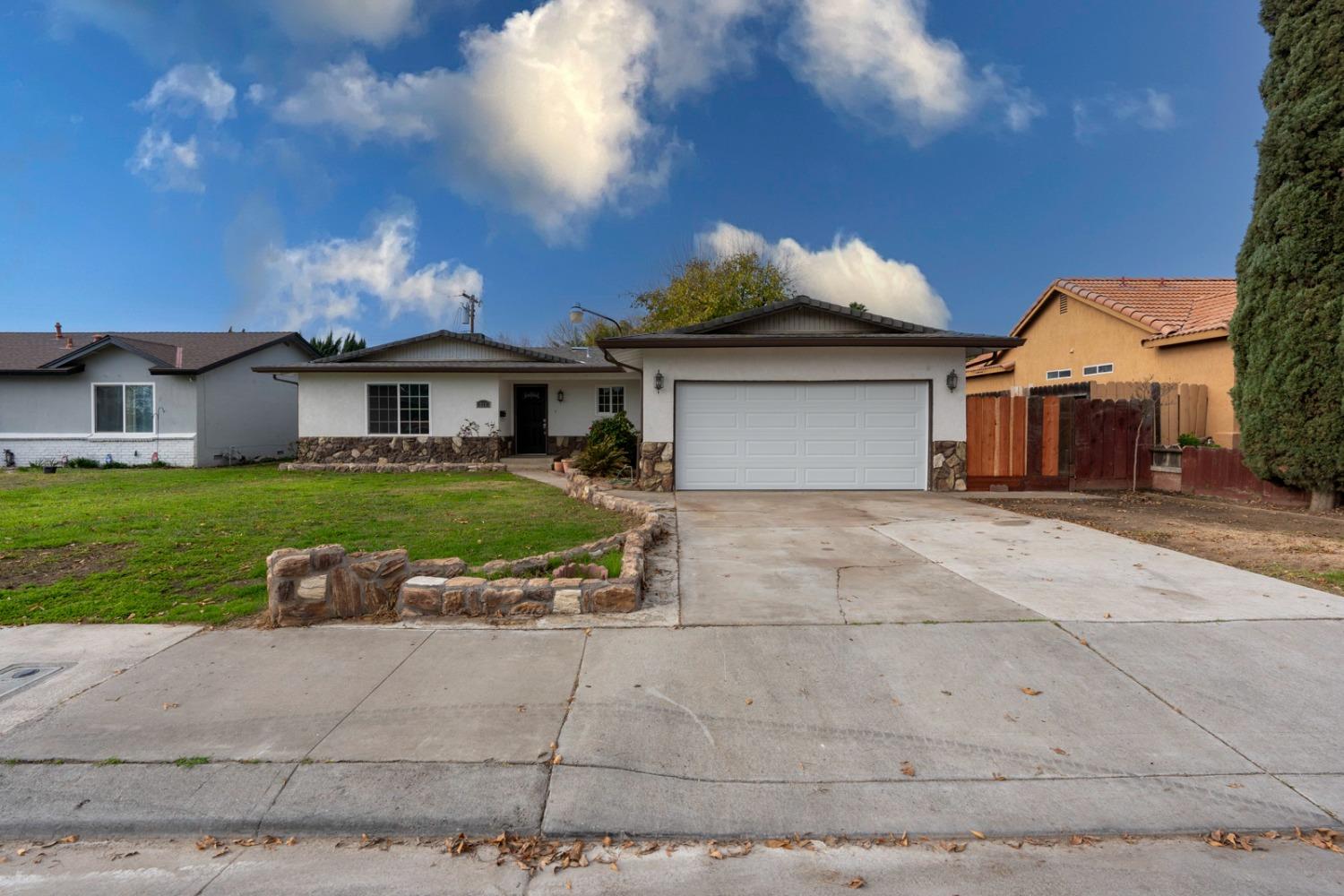 Los Banos, California 93635, United States, 3 Bedrooms Bedrooms, ,2 BathroomsBathrooms,Residential,Pending,24015