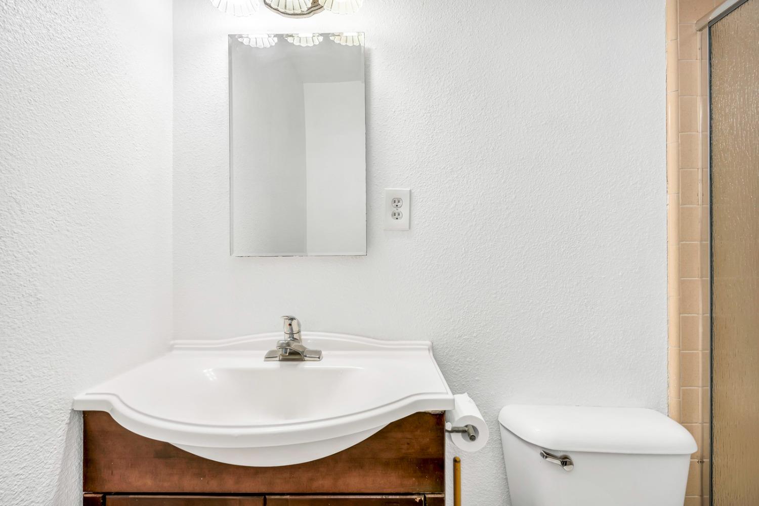 Los Banos, California 93635, United States, 3 Bedrooms Bedrooms, ,2 BathroomsBathrooms,Residential,Pending,24015