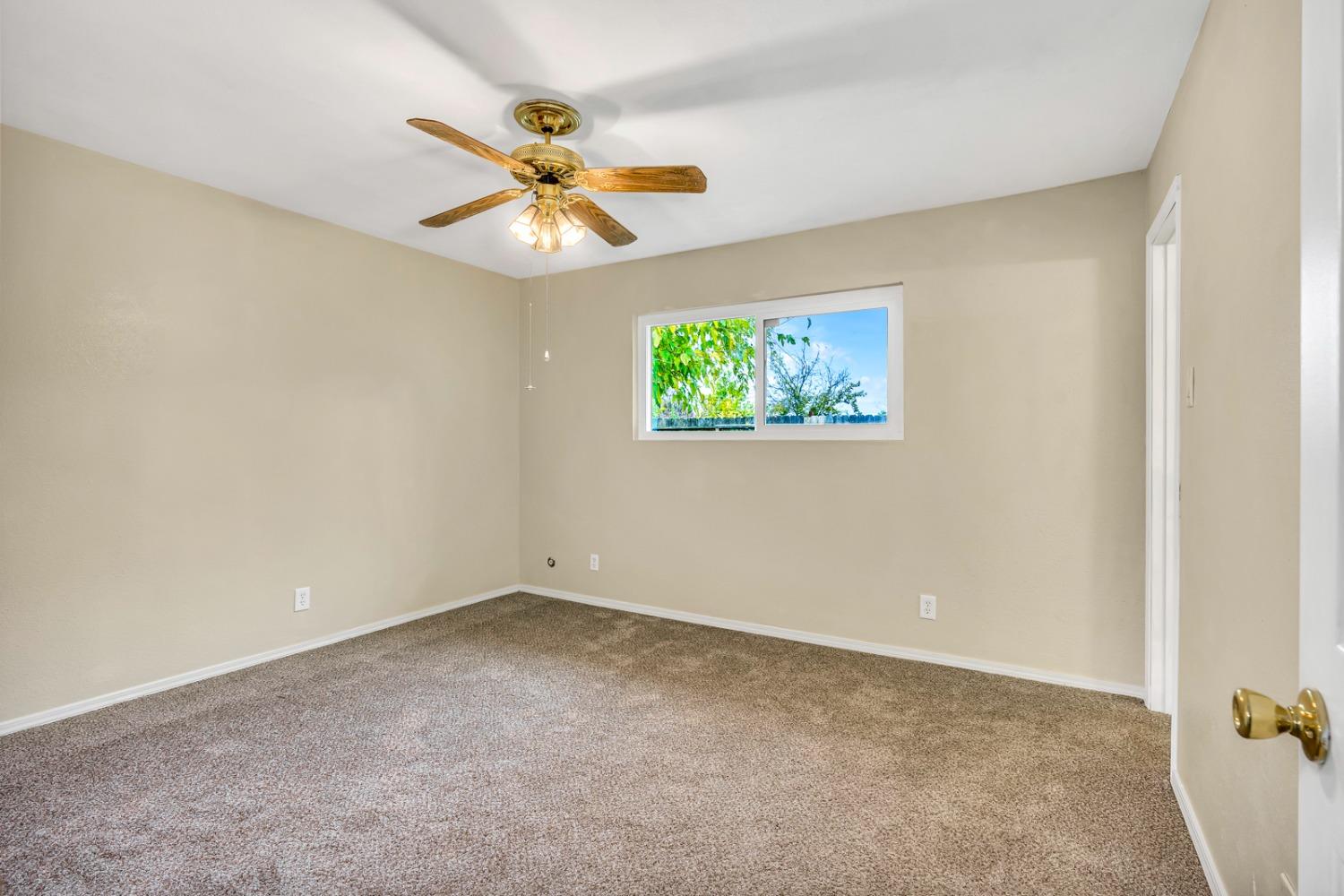 Los Banos, California 93635, United States, 3 Bedrooms Bedrooms, ,2 BathroomsBathrooms,Residential,Pending,24015