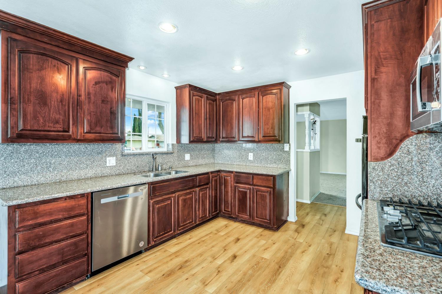 Los Banos, California 93635, United States, 3 Bedrooms Bedrooms, ,2 BathroomsBathrooms,Residential,Pending,24015