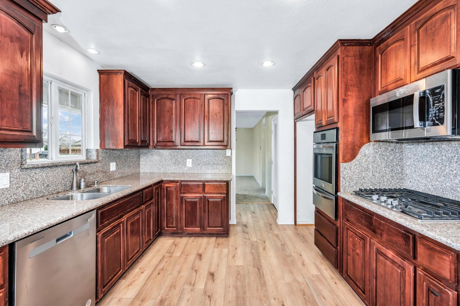 Los Banos, California 93635, United States, 3 Bedrooms Bedrooms, ,2 BathroomsBathrooms,Residential,Pending,24015