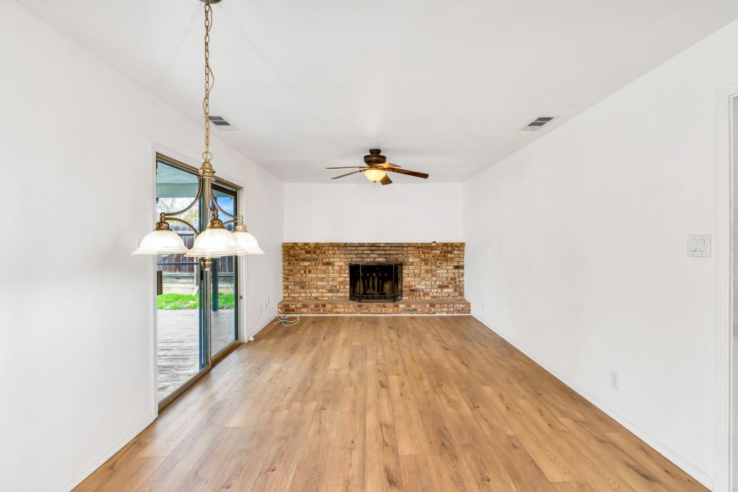 Los Banos, California 93635, United States, 3 Bedrooms Bedrooms, ,2 BathroomsBathrooms,Residential,Pending,24015