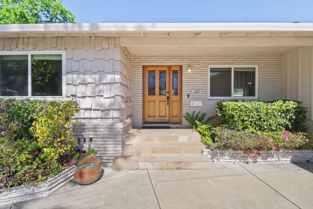 Photo of 122 Harber Court, Sacramento, CA 95864 (MLS # 226034737)