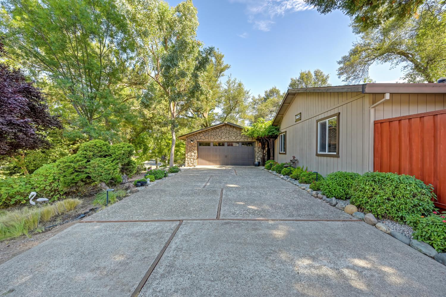 8615 Ackerman Way