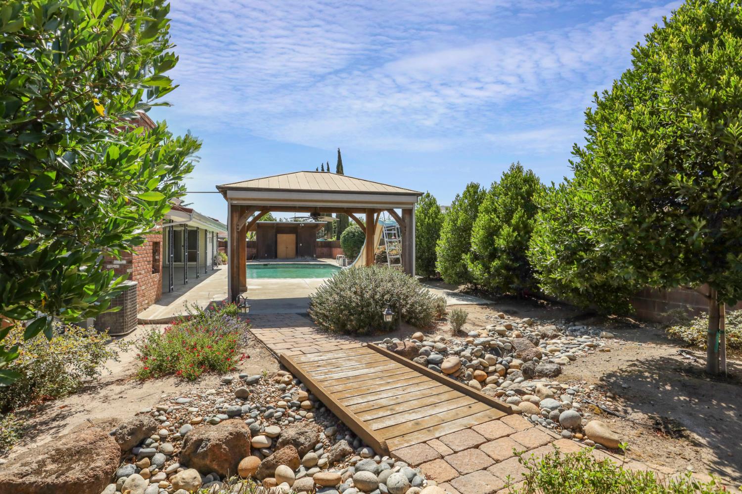 6796 E Woodward Avenue