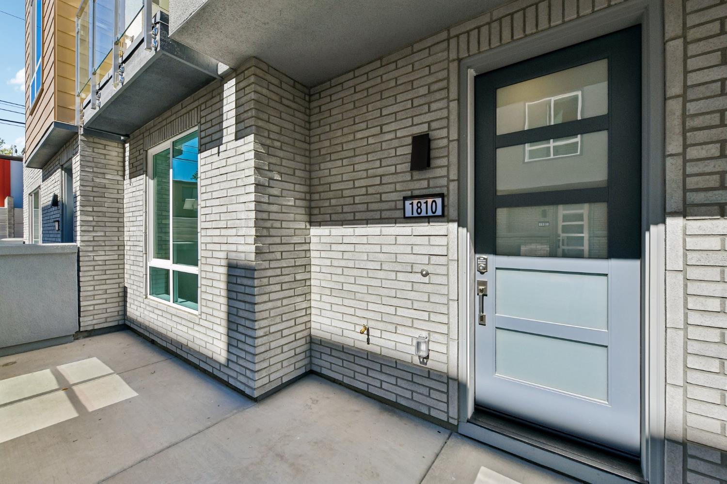 1810 Loft Walk