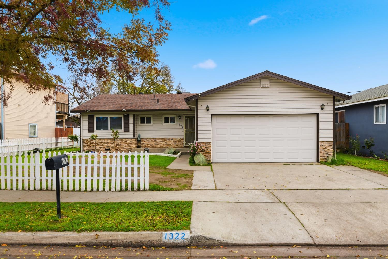 1322 Carver Road