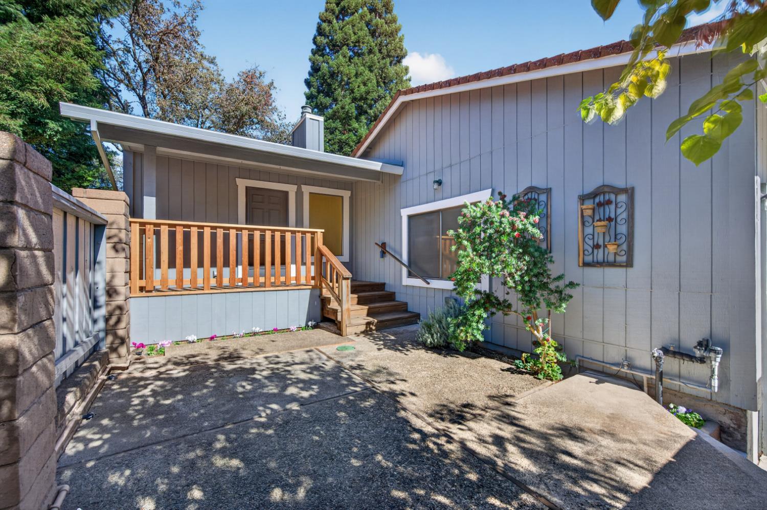 3253 Topaz Lane