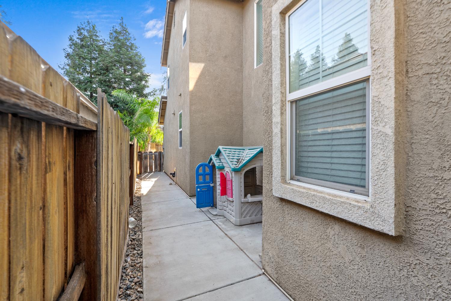 Merced, California 95348, United States, 5 Bedrooms Bedrooms, ,3 BathroomsBathrooms,Residential,Active,143745