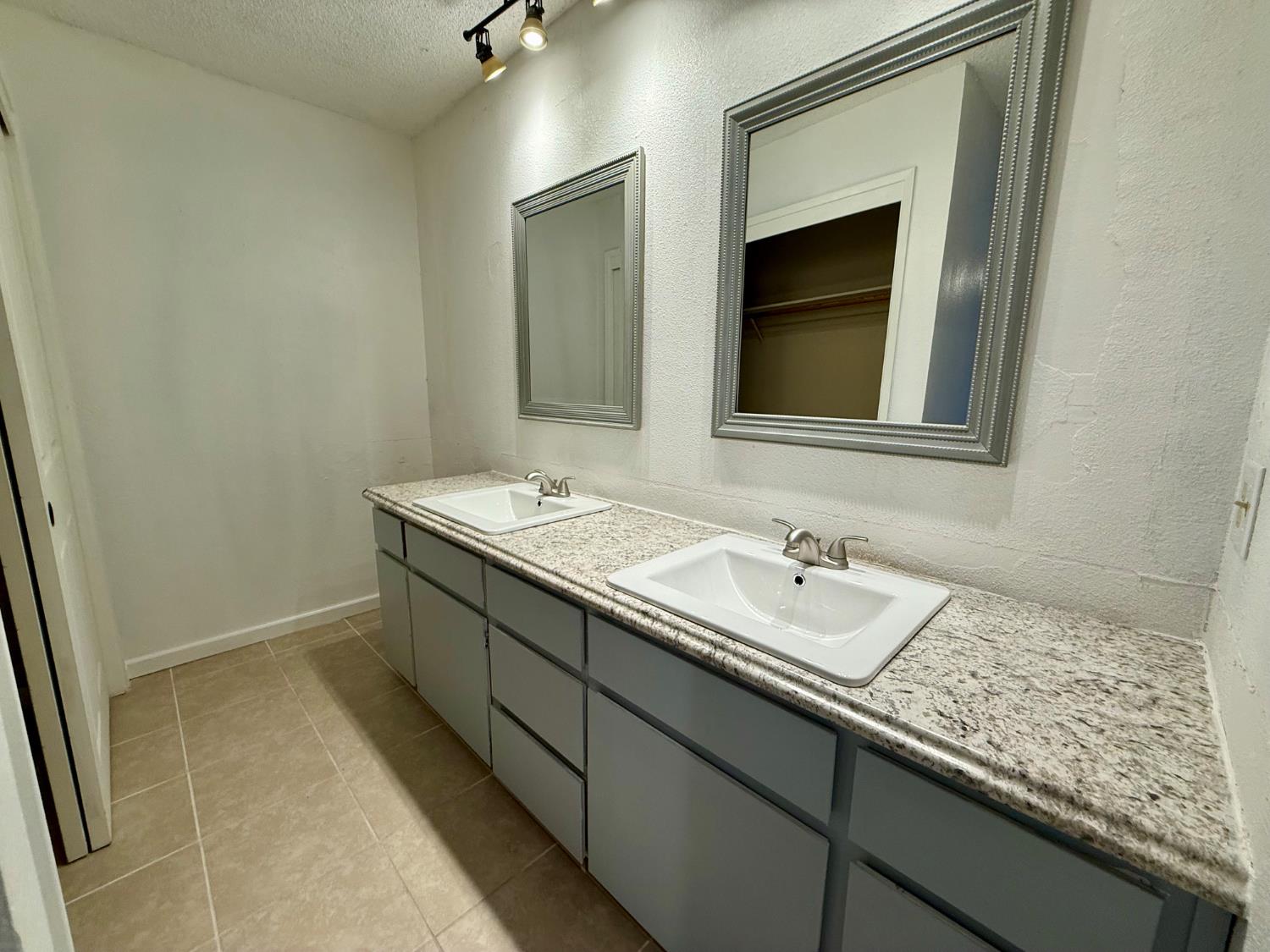 1720 Plaza De San Joaquin