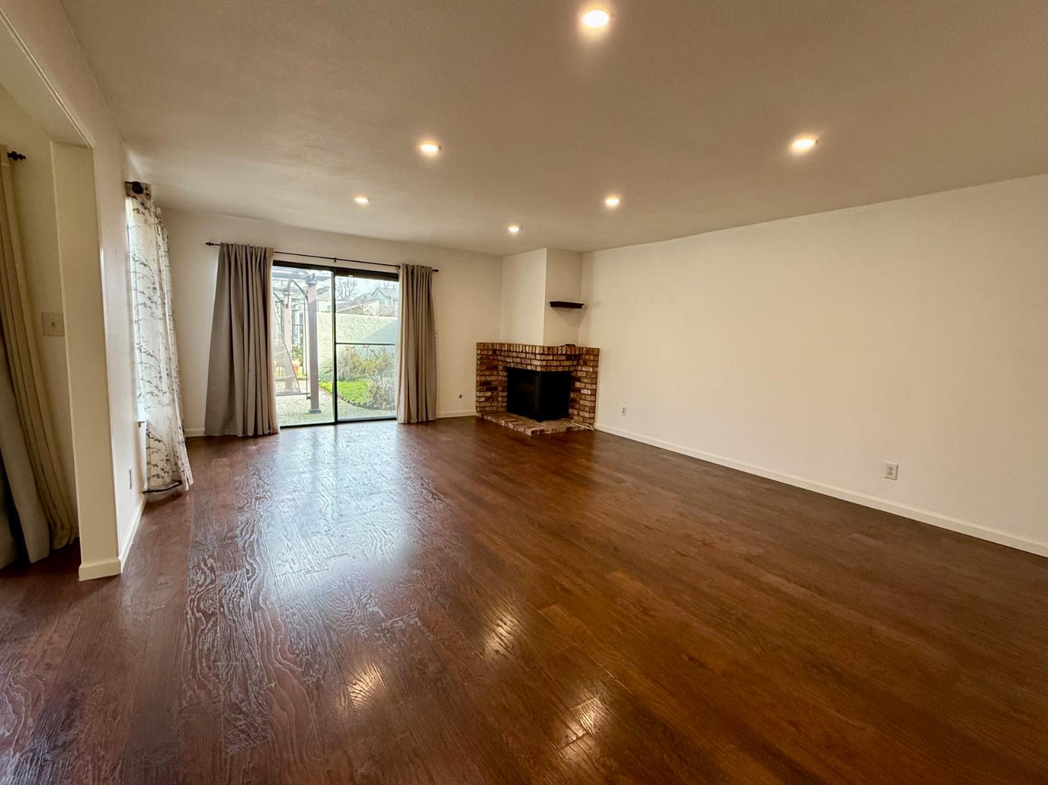 1720 Plaza De San Joaquin