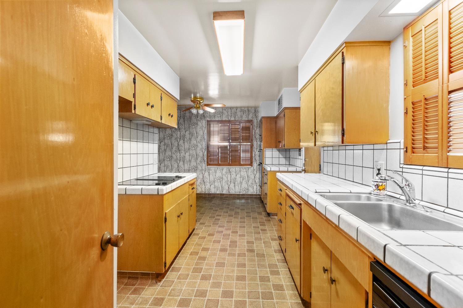 2592 Fernandez Drive