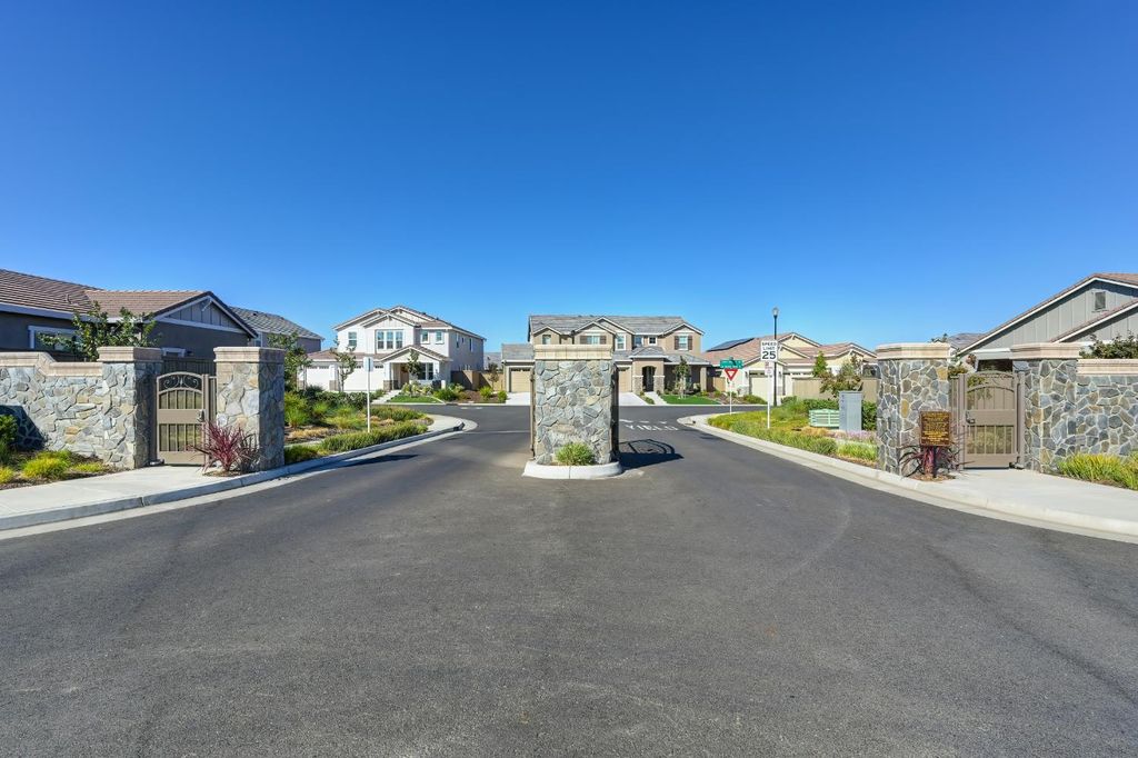 Photo of 400 Meadow Bloom Court, Roseville, CA 95747 (MLS # 225121381)