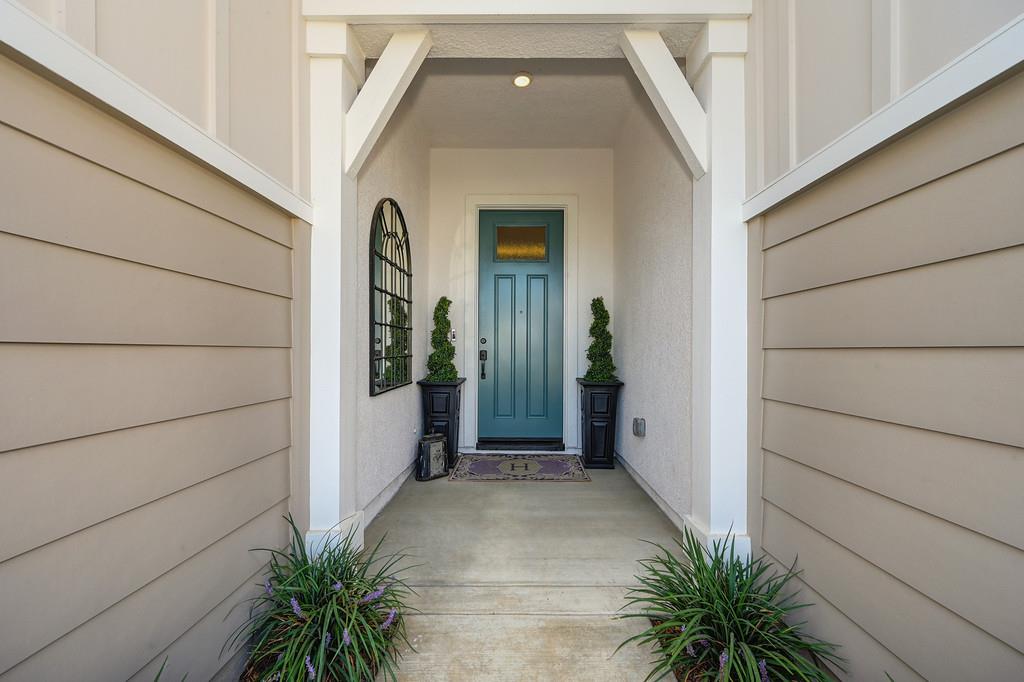 4691 Peace Lily Lane