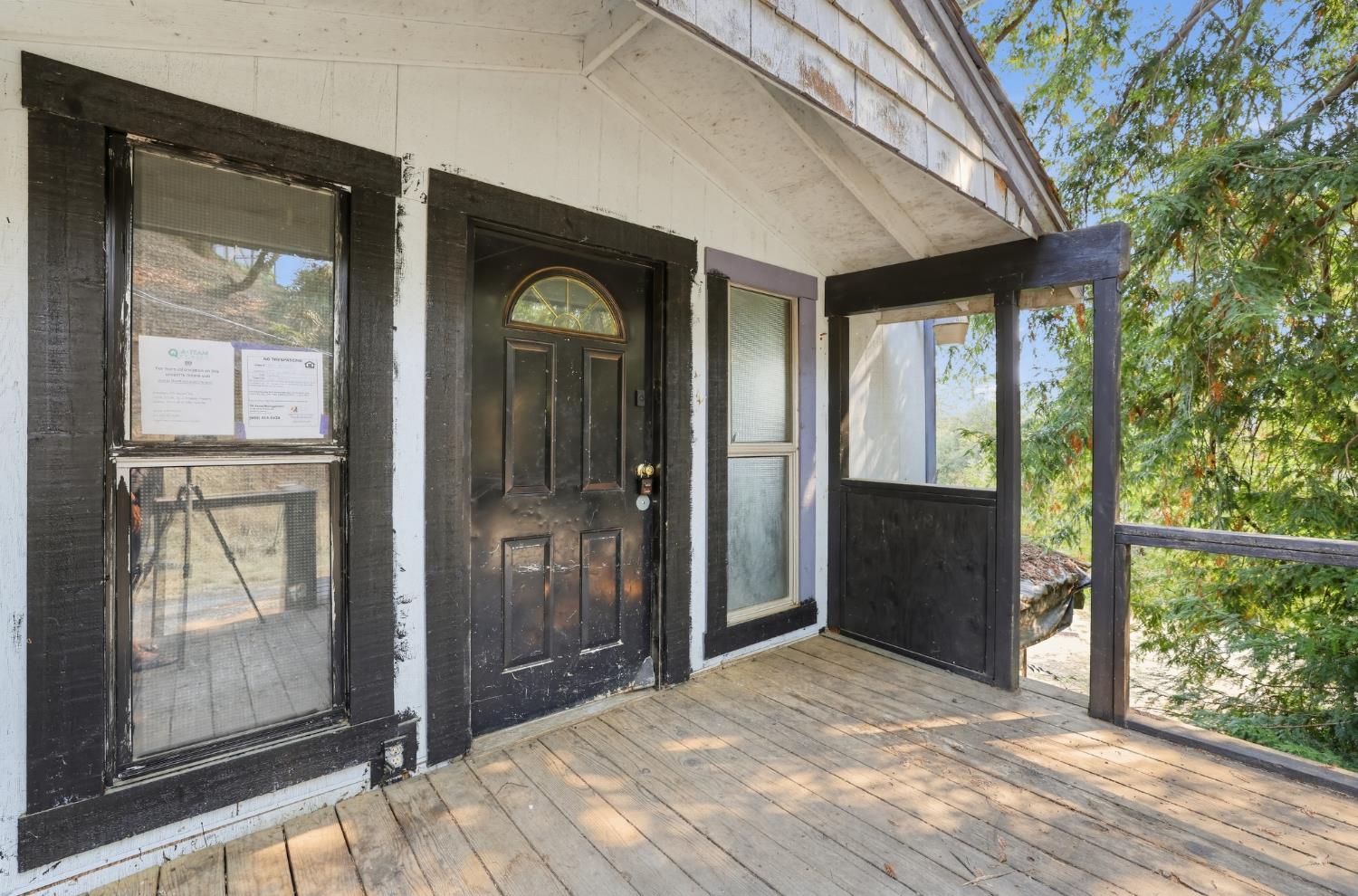 233 W Oak Street 1