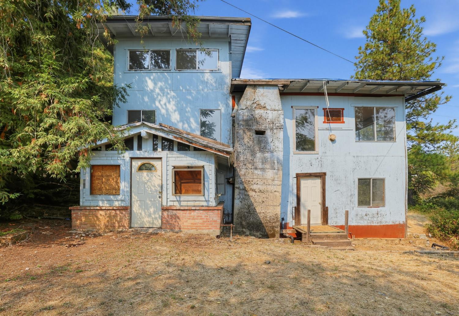233 W Oak Street 1