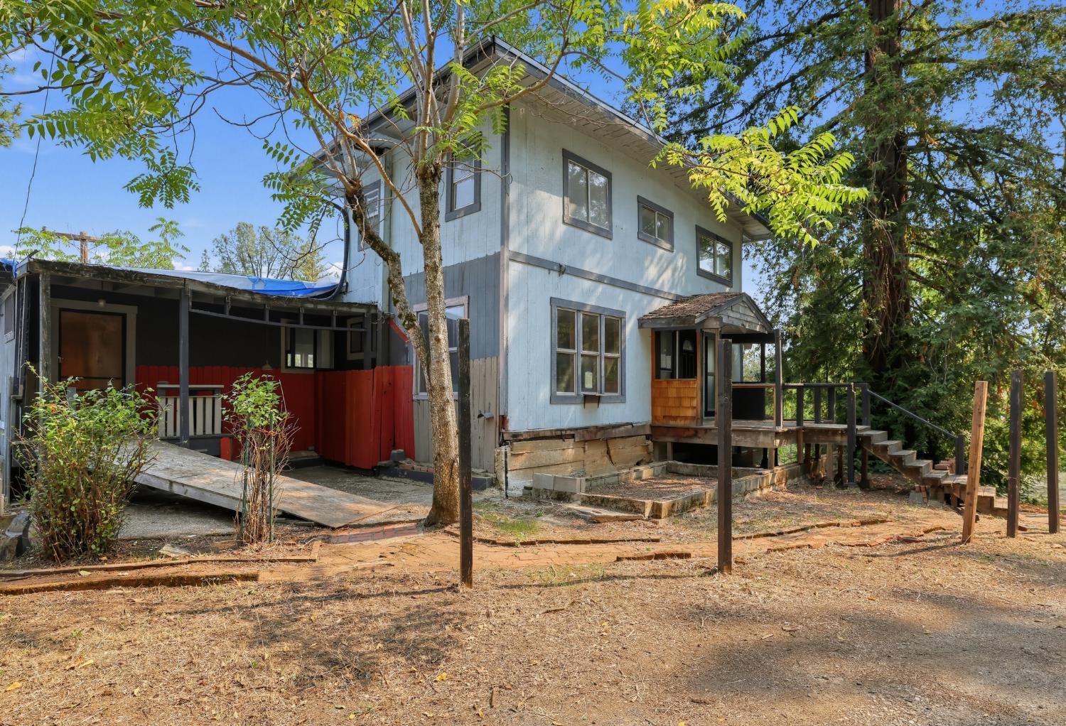233 W Oak Street 1