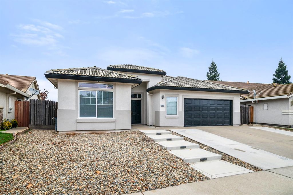 Photo of 9909 Desert Willow Court, Sacramento, CA 95829 (MLS # 225144999)