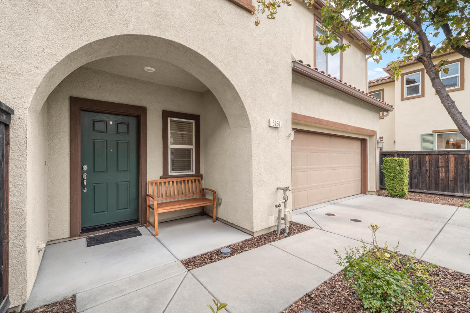 6464 Brando Loop