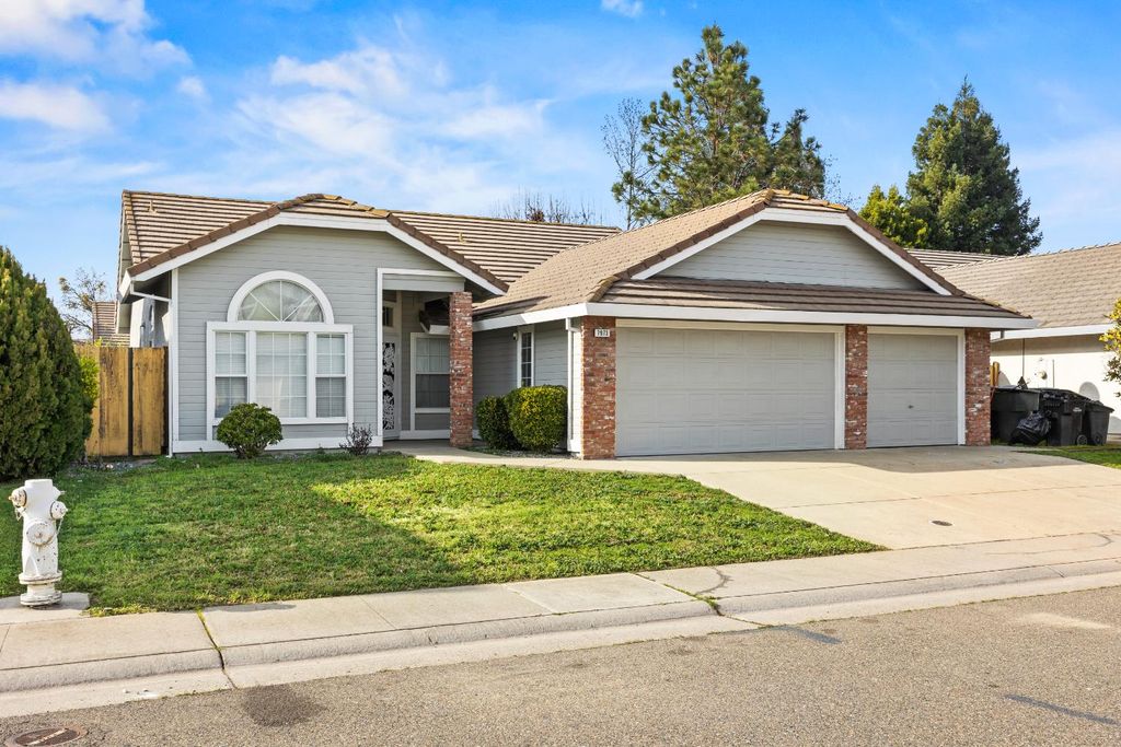 Photo of 7973 Keith Winney Circle, Sacramento, CA 95829 (MLS # 226007041)
