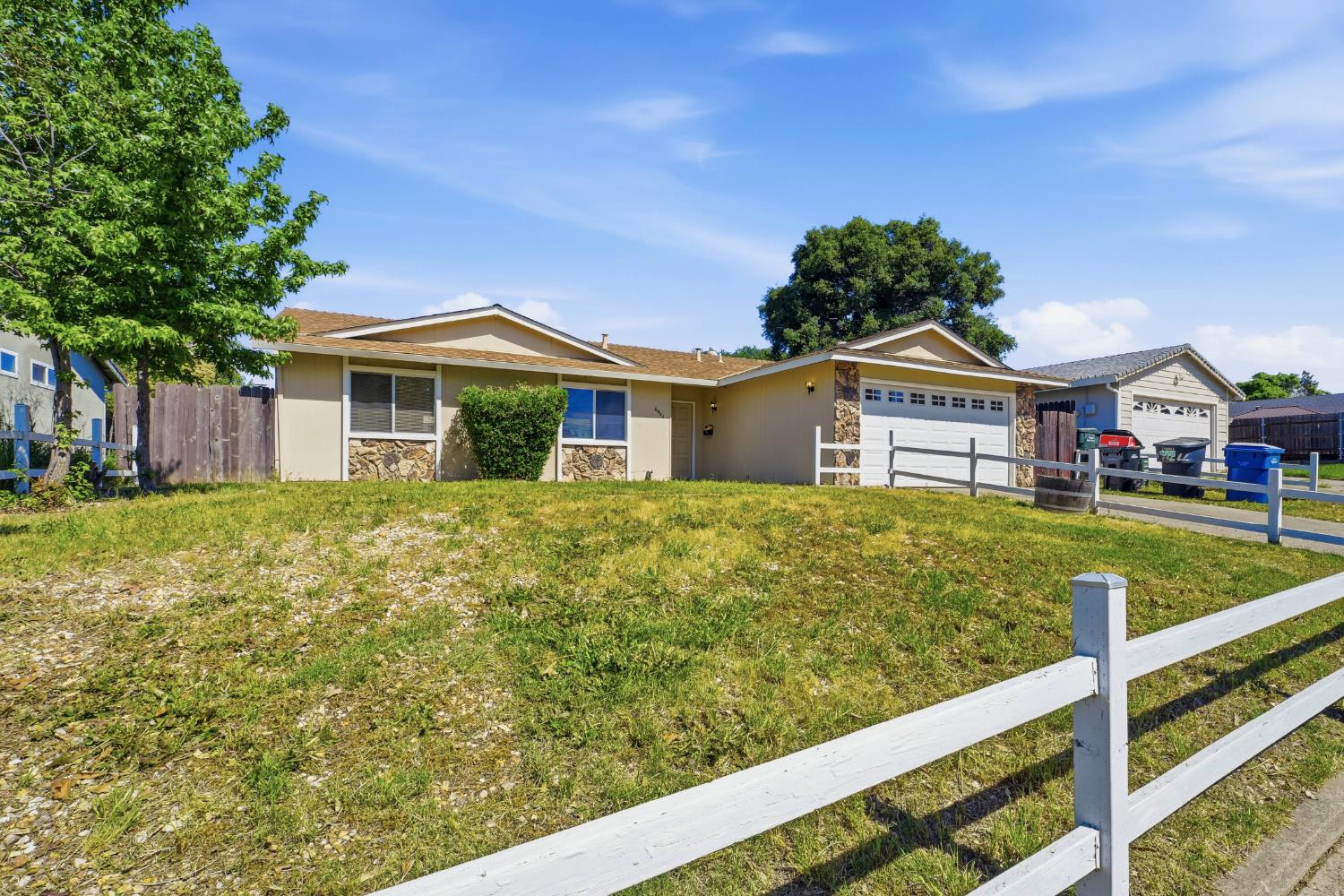 6944 Woodmore Oaks Drive