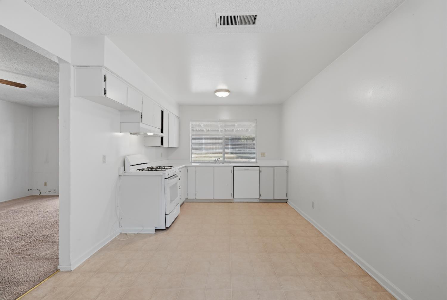 6944 Woodmore Oaks Drive