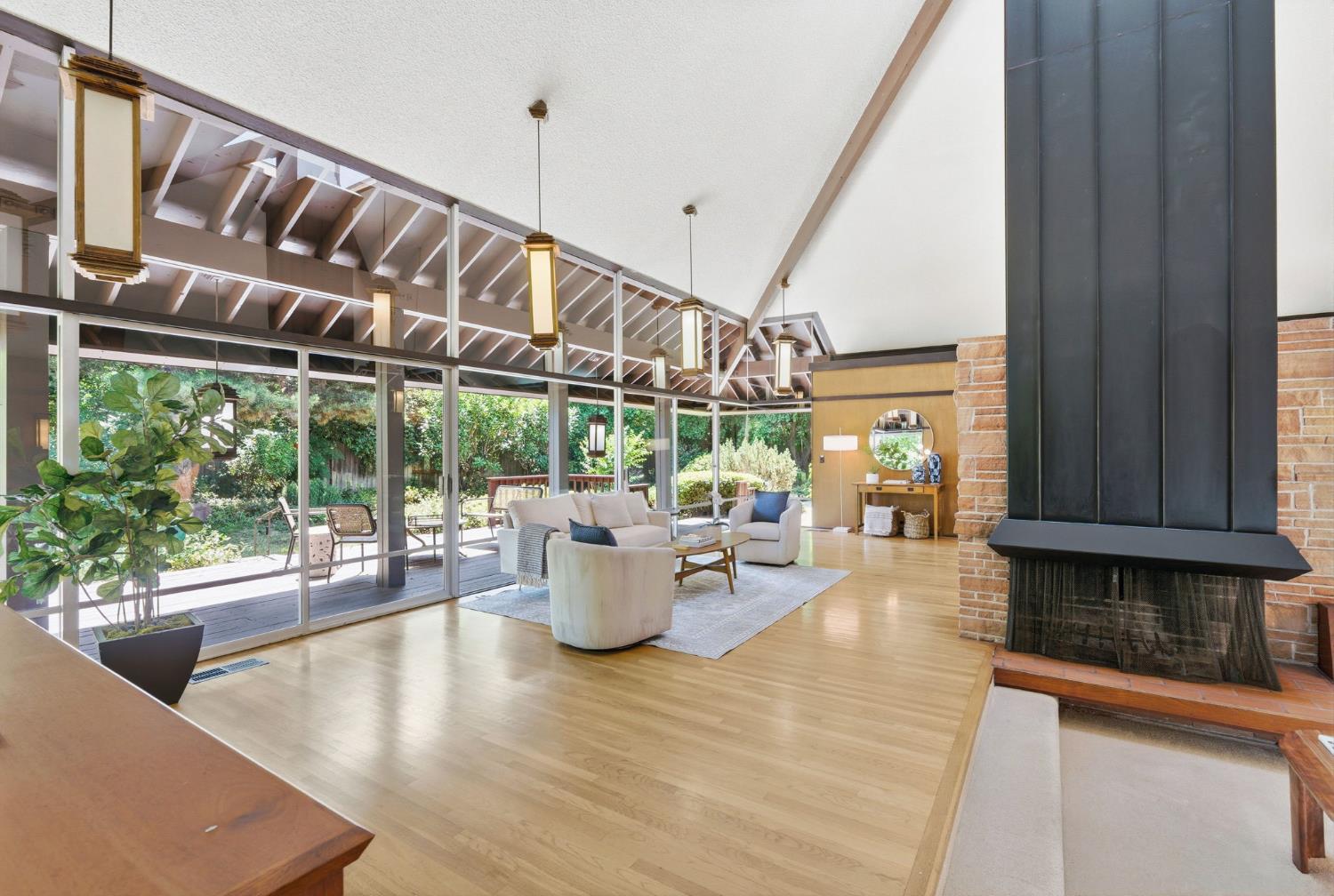 1912 Alpine Place