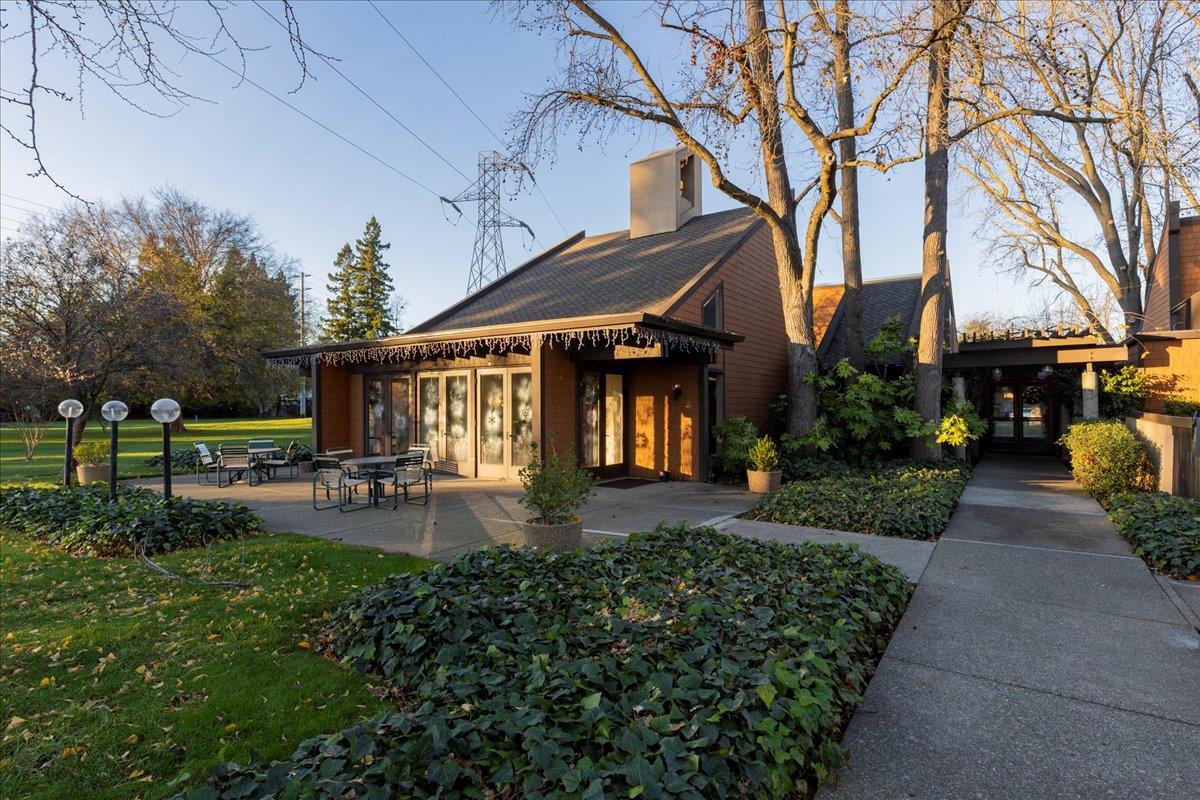 2200 Woodside Lane 12