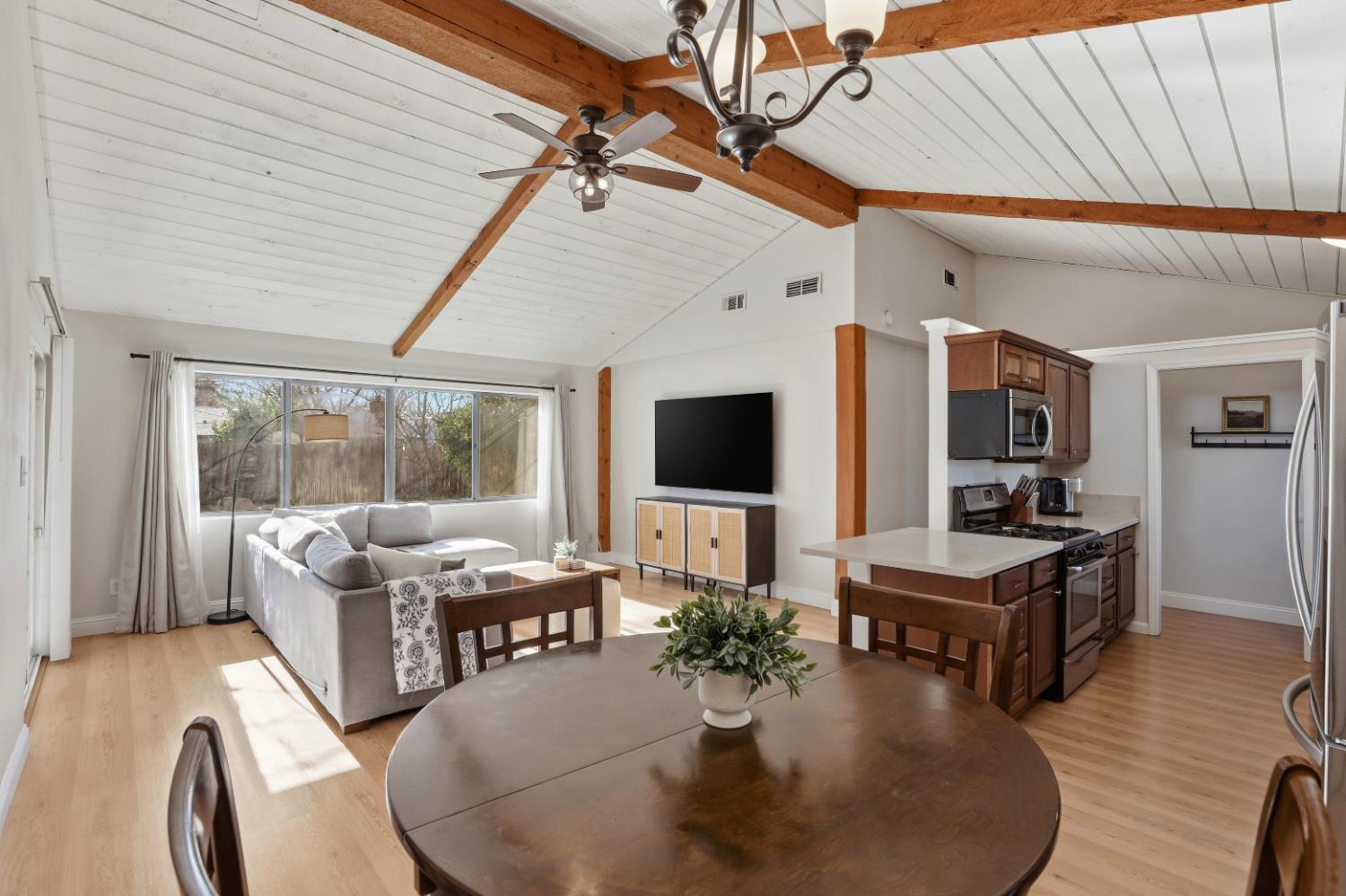 7452 Grand Oaks Boulevard