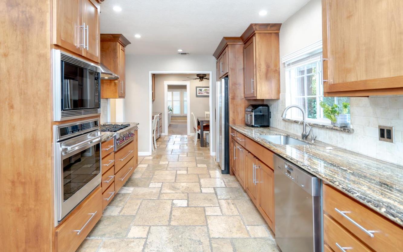 6033 Mariposa Avenue