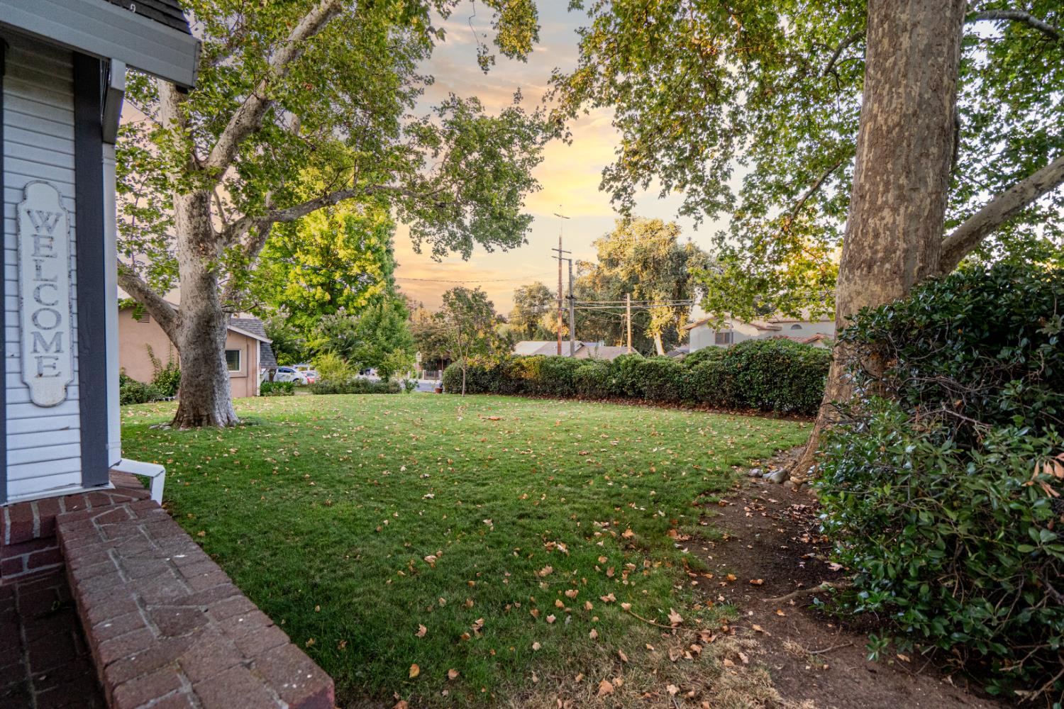 6033 Mariposa Avenue