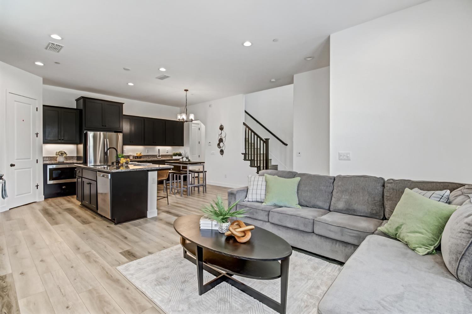 2352 Bronze Star Way
