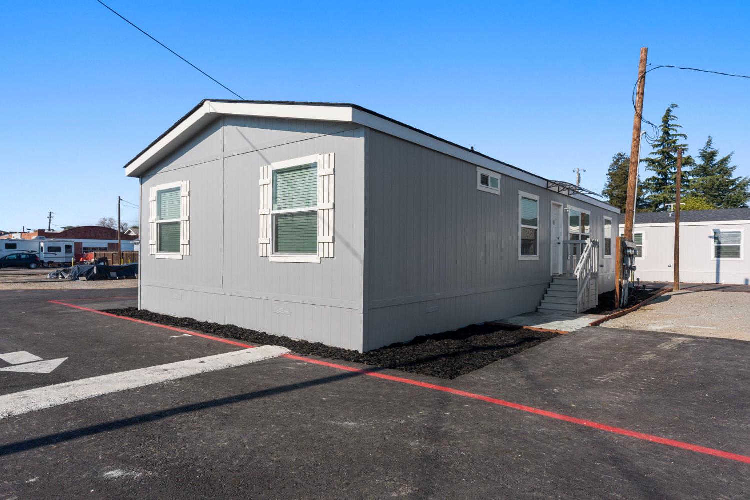 317 Moffat Boulevard 7